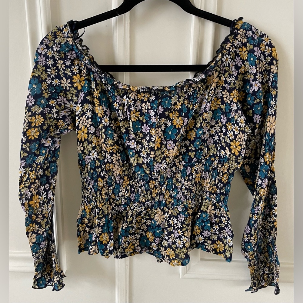 Patrons of Peace Ruffle Blouse. - Picture 2 of 8